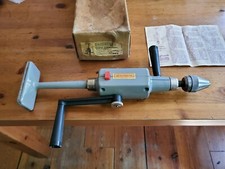 alter DDR Handbohrer Brustbohrer  Handbohrmaschine VEB b72 Karton  70er made gdr