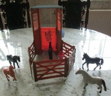 Barbie - Pferdestall / Reitstall - Mattel 2005 - für Barbie Pferde