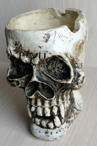Totenkopf aschenbecher scull - aschenbecher,