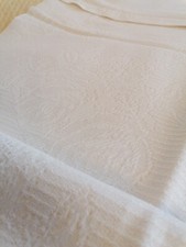 J20) Überwurf, Tischdecke,Ikea, Rossen Astoff, Gewebte Blumen In Weiss. Top