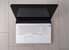 Sony VAIO 17.3"    **