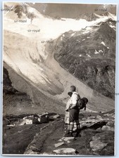 Paar vor Berliner Hütte in