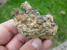 gelbes und grünes Mineral aus Schneeberg im Erzgebirge