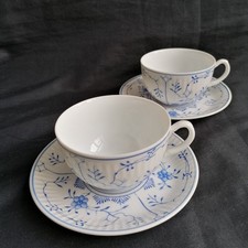 2 Teetassen & Untertassen