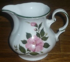 1 Milchkännchen   KIRCHENLAMITZ  Wildrose  grüne Rand 