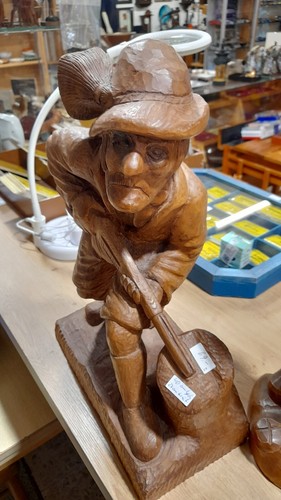 Holzfigur geschnitzt jäger - holzfigur,