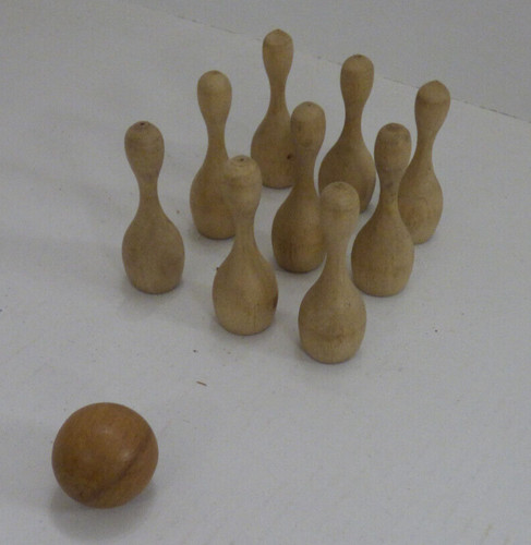 Altes kegelspiel kegel tisch - ,