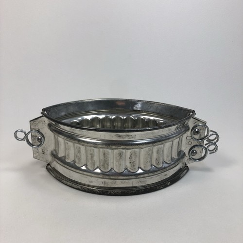 Game pie mold - game,