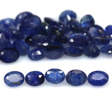 Saphire ovale Form ca. 4-4,3 x 6 - 6,3 mm  Herkunft Thailand (1 Stück)