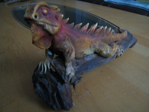 Leguan auf teak holz - teak,