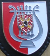 Brustanhänger Verbandsabzeichen Heeresmusikkorps 400 Berlin (R) Bär schwarz Nade