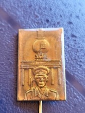 Alte Anstecknadel Soldat vorm