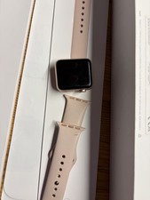Apple Watch Series 3 38mm Aluminiumgehäuse in Gold mit Sportarmband in Sandrosa