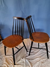 2 Stühle im Tapiovaara /