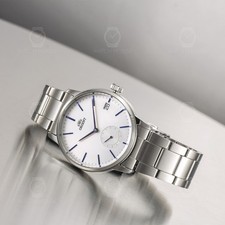 Orient Quarzuhr im Bauhausstil