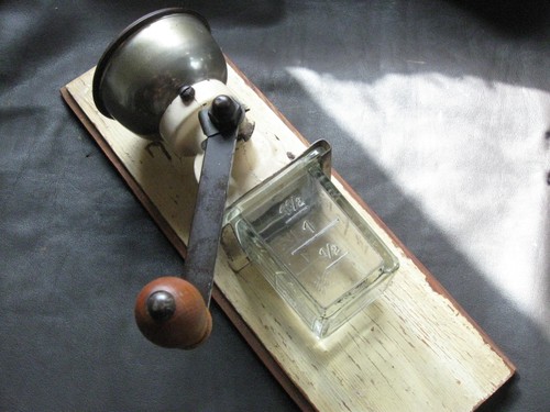 Alte handkaffemühle auf - alte,