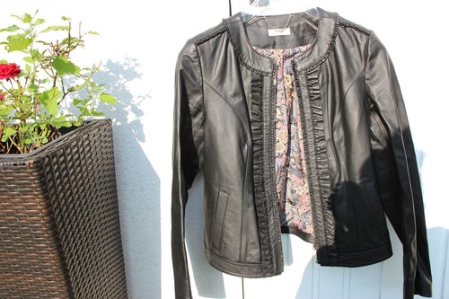 Schwarze lederjacke mit - schwarze,