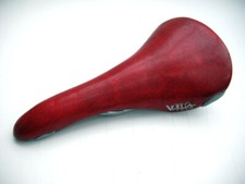 Selle Bassano Vuelta Sattel, Lizard look, rot