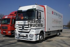 LKW Foto Mercedes-Benz Actros 1833 Kofferauflieger Schweiz weiß STRIEBIG #d1mc