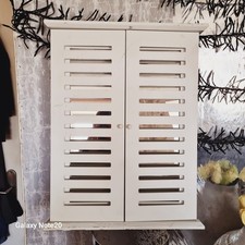Holz-Spiegel mit Fensterläden