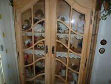 Pinien Vitrinenschrank Höhe 205 , Breite150 Tiefe 40 cm mit Dekoration