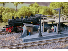 Kohlebunker Mit Wasserkran -