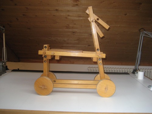 Montiertes spielzeugpferd de - montiertes,