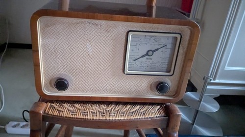 Antikes röhrenradio vom - antikes,
