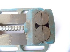 Industrieschraubstock für gerade und runde Werkstücke gebraucht