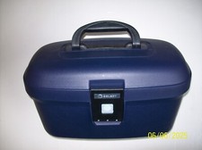 1 Reise-Kosmetik-Koffer von