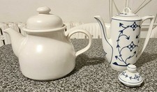 2 Kaffeekannen, eine davon mit Ersatzdeckel, sehr gut erhalten