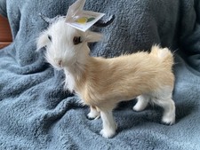 Ziege stehend Echtfell