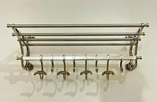 Wandmontierter Gepäckträger