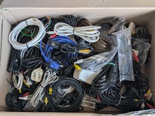 1x große Kiste mit Kabeln