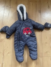 Schneeanzug Winteranzug