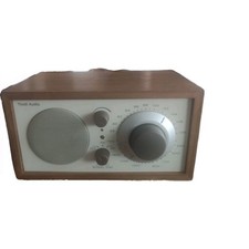 Radio Walnuss Tivoli Audio Model One 