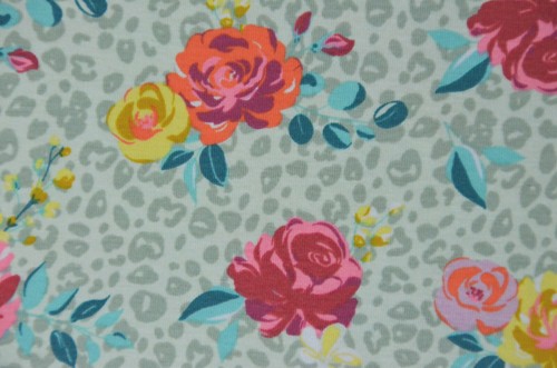 Beiger jersey mit rosen und - beiger,