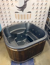 Quadratisch! Mit Acryleinsatz