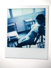 N. ARAKI: ORIGINAL POLAROID  HANDSIGNIERT,  FARBE SCHWARZ&WEISS, MIT ZERTIFIKAT