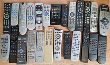 25 Fernbedienungen FBs Remote verschiedenster Art für TV, Receiver, Universal...