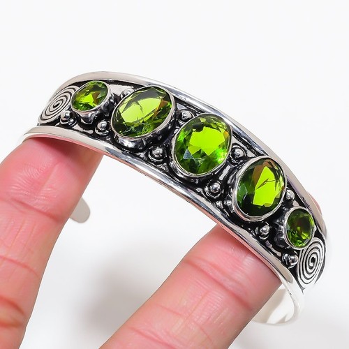 Grüner peridot edelstein - peridot,