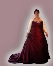 Brautkleid  54/56 bordeaux, bodenlang, kurze Schleppe, 1x getregen mit Reifrock