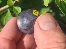 Sternsaphir Kugel (D:   gut 170 ct,  ca. 25.4 mm) schwarz mit doppelten Sternen