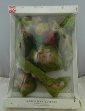 Sechs naturgetreue Felsen