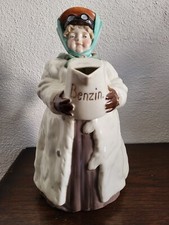 Bertha Benz Porzellan-Kaffekanne Figurenkanne Benzin braunes Kleid