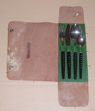 DDR Besteck schwarzer Punkte Plastegriff in Leder Bestecktsche Grün 4 Teile KULT