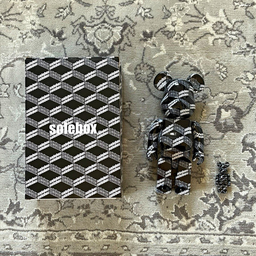 Solebox medicom toy - solebox,