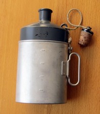 Alte Feldflasche, Trinkflasche + Trinkbecher Schweizer Armee 1981/82, SIGG, grau