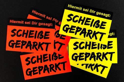 Aufkleber scheiße geparkt - "scheiße, geparkt"