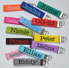  Schlüsselanhänger Schlüsselband BEIDSEITIG bestickt mit 2 Wunschnamen Brandneu 